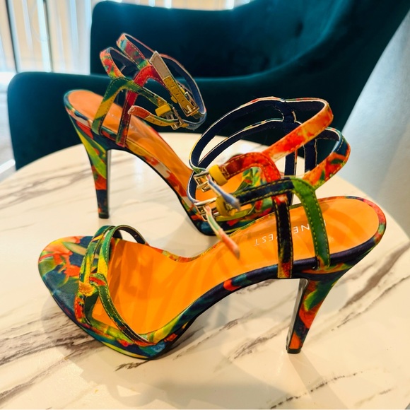 Nine West Printed Satin Platform High Heels Size 6.5M Double Ankle Straps - Picture 3 of 4